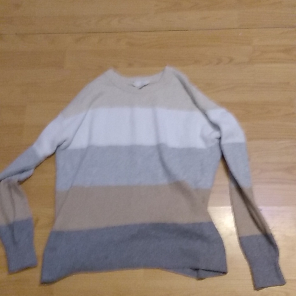 Women's sweater. Time and Tru brand. Size Medium